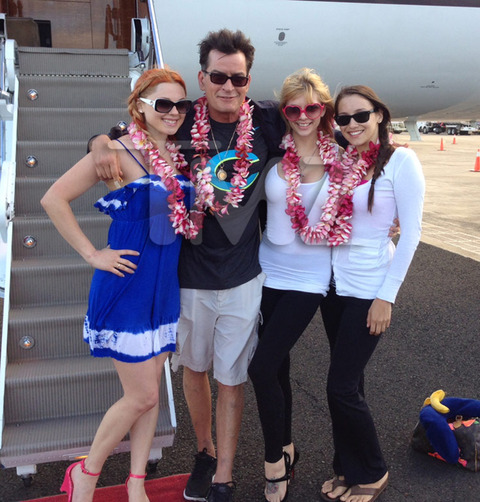 charlie-sheen-angels-topless-photos-05-480w.jpg
