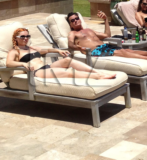 charlie-sheen-angels-topless-photos-08-480w.jpg