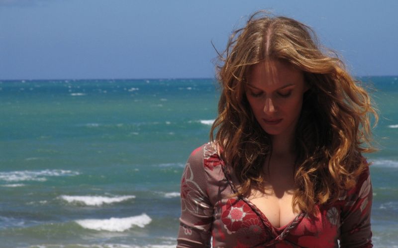 antonia-liskova-nell-episodio-la-luna-di-carta-de-il-commissario-montalbano-94502[1].jpg