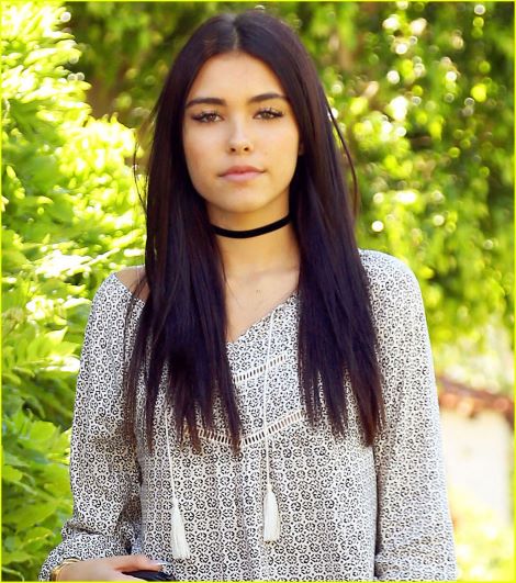 madison-beer-walks-dog-los-angeles-02.jpg