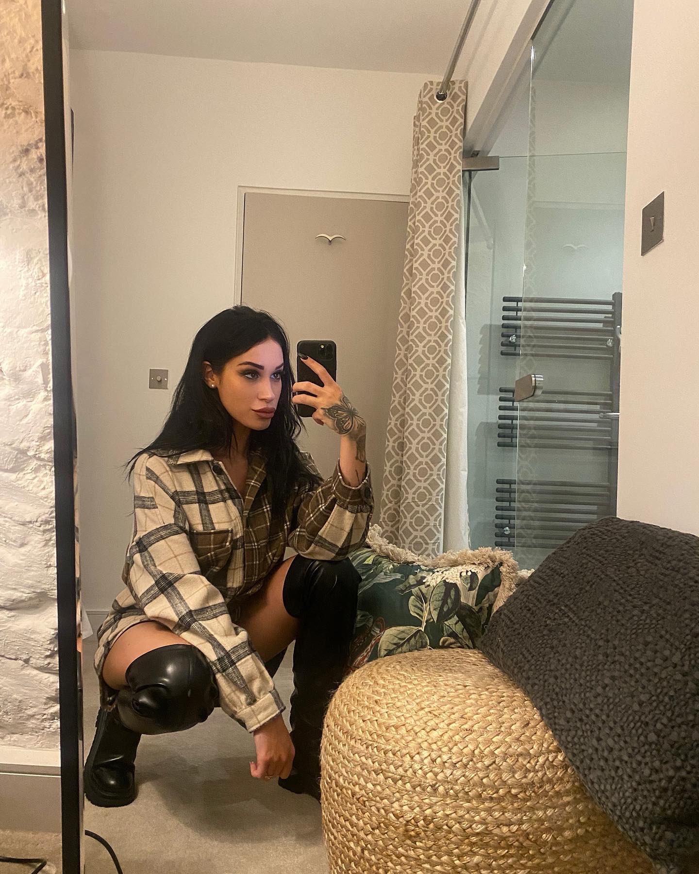 Nov 15,2021_Lola Bellucci_B.jpeg