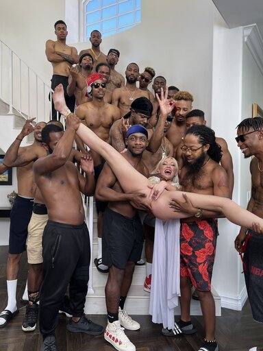 bWVkaWEvRmJJemhsV1VZQUk1S1lxLmpwZw== (1).jpeg