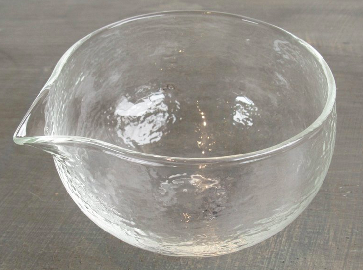 Glassbowlwith spout.png